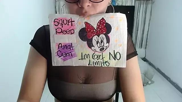 Discover our girls online shows and discover the company of countless livestreamers, with stunning shapes, sex toys and more.