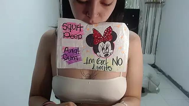Discover our girls online shows and discover the company of countless livestreamers, with stunning shapes, sex toys and more.
