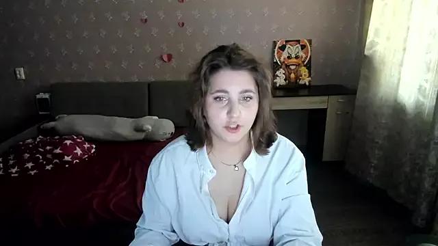 Discover our girls online shows and discover the company of countless livestreamers, with stunning shapes, sex toys and more.