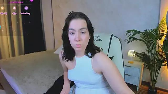 Discover our girls online shows and discover the company of countless livestreamers, with stunning shapes, sex toys and more.