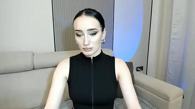Discover our girls online shows and discover the company of countless livestreamers, with stunning shapes, sex toys and more.