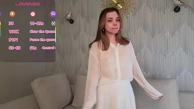 Discover our girls online shows and discover the company of countless livestreamers, with stunning shapes, sex toys and more.