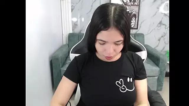 Discover our girls online shows and discover the company of countless livestreamers, with stunning shapes, sex toys and more.