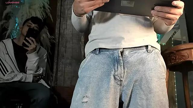 daveel_hot from StripChat is Freechat