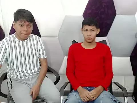 Discover our girls online shows and discover the company of countless livestreamers, with stunning shapes, sex toys and more.