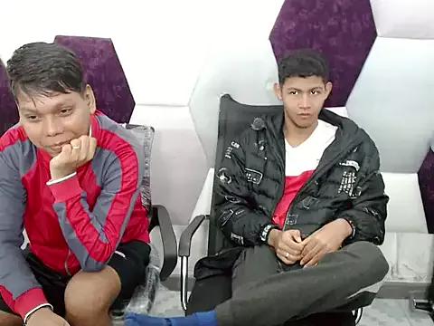 DaveHottx from StripChat is Freechat