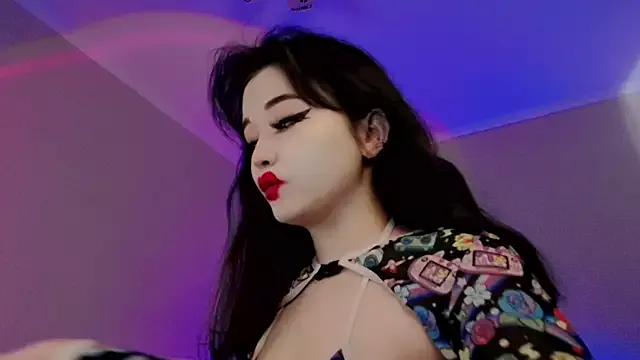 Discover our girls online shows and discover the company of countless livestreamers, with stunning shapes, sex toys and more.