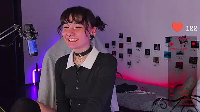 deadlysweet from StripChat