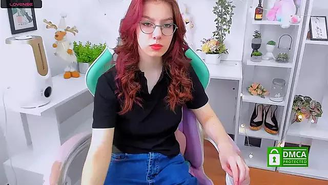 Discover our girls online shows and discover the company of countless livestreamers, with stunning shapes, sex toys and more.