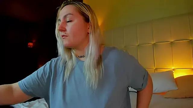Debbie_Taylor from StripChat is Freechat