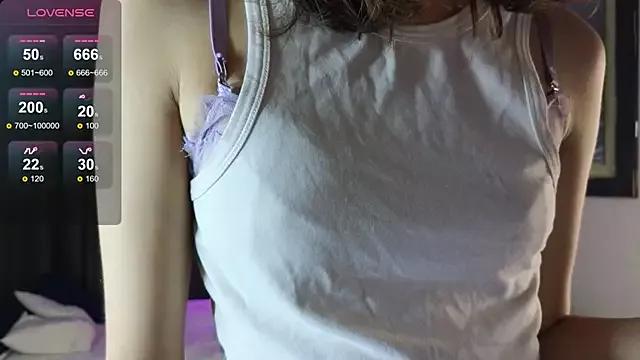 DebiHenks from StripChat is Freechat