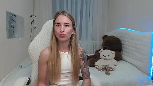 Discover our girls online shows and discover the company of countless livestreamers, with stunning shapes, sex toys and more.