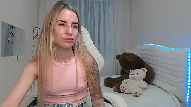 Discover our girls online shows and discover the company of countless livestreamers, with stunning shapes, sex toys and more.