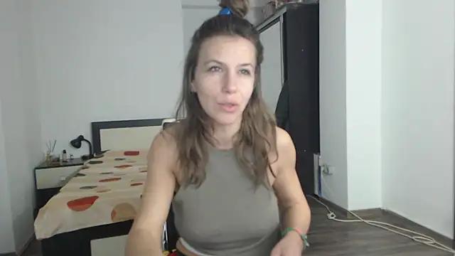 Discover our girls online shows and discover the company of countless livestreamers, with stunning shapes, sex toys and more.