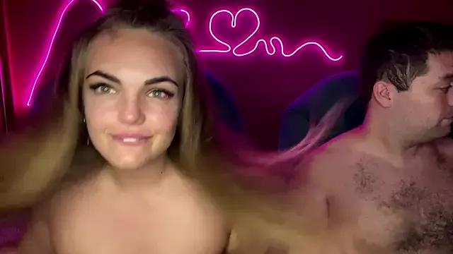 Discover our girls online shows and discover the company of countless livestreamers, with stunning shapes, sex toys and more.