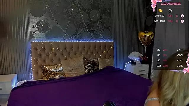 DellaRowe from StripChat