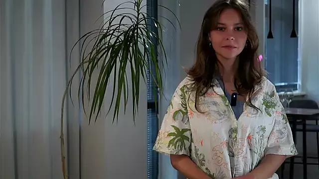 Discover our girls online shows and discover the company of countless livestreamers, with stunning shapes, sex toys and more.