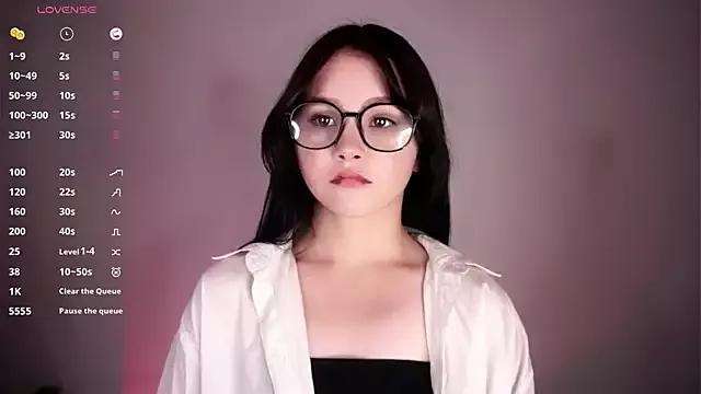 Discover our girls online shows and discover the company of countless livestreamers, with stunning shapes, sex toys and more.