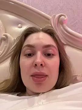 DeniMilkyyyyy from StripChat is Freechat
