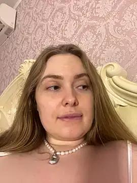 Discover our girls online shows and discover the company of countless livestreamers, with stunning shapes, sex toys and more.