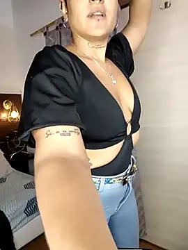 Discover our girls online shows and discover the company of countless livestreamers, with stunning shapes, sex toys and more.