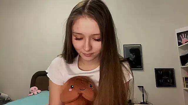 Discover our girls online shows and discover the company of countless livestreamers, with stunning shapes, sex toys and more.