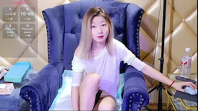 Deserve_E from StripChat