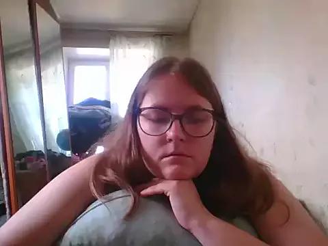 Discover our girls online shows and discover the company of countless livestreamers, with stunning shapes, sex toys and more.