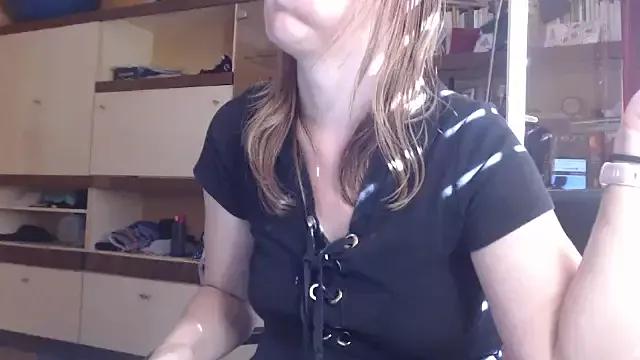Dettybitch40 from StripChat