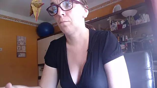 Dettybitch40 from StripChat