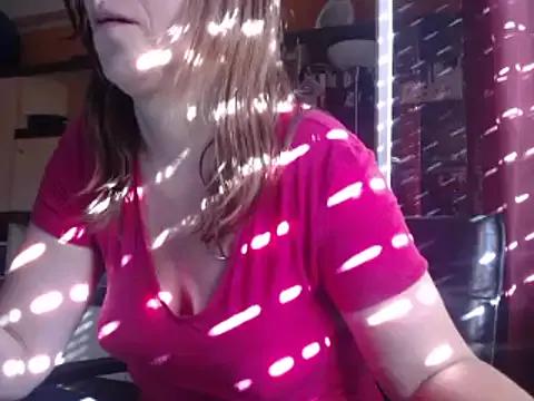 Dettybitch40 from StripChat