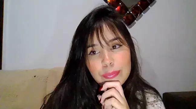 Discover our girls online shows and discover the company of countless livestreamers, with stunning shapes, sex toys and more.