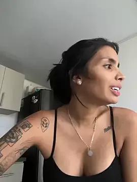 Discover our girls online shows and discover the company of countless livestreamers, with stunning shapes, sex toys and more.