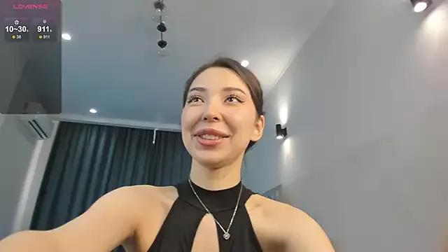 Discover our girls online shows and discover the company of countless livestreamers, with stunning shapes, sex toys and more.