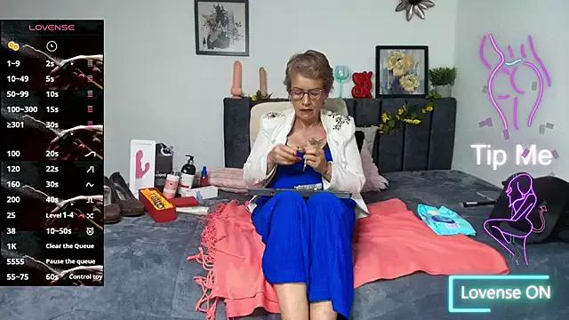 Discover our girls online shows and discover the company of countless livestreamers, with stunning shapes, sex toys and more.