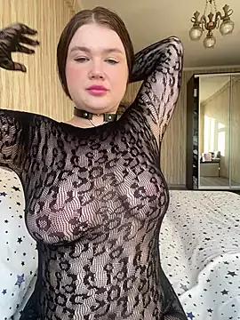 Discover our girls online shows and discover the company of countless livestreamers, with stunning shapes, sex toys and more.