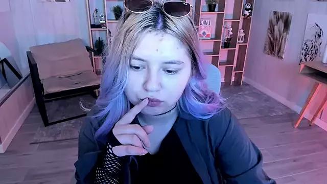 DiaAngell from StripChat