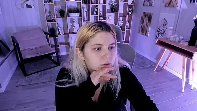 Discover our girls online shows and discover the company of countless livestreamers, with stunning shapes, sex toys and more.