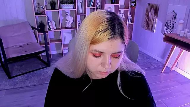 DiaAngell from StripChat is Freechat