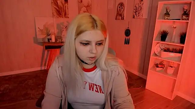 Discover our girls online shows and discover the company of countless livestreamers, with stunning shapes, sex toys and more.