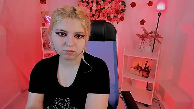 DiaAngell from StripChat