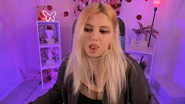 DiaAngell from StripChat