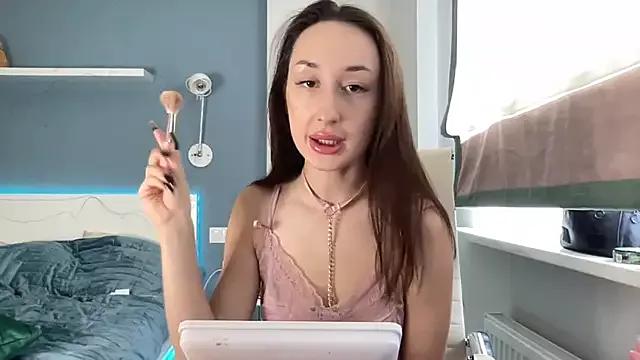 Discover our girls online shows and discover the company of countless livestreamers, with stunning shapes, sex toys and more.