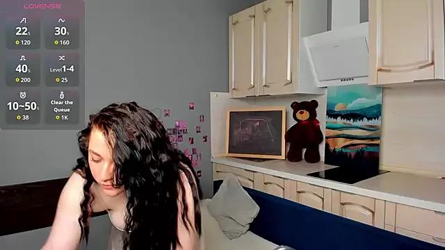 Discover our girls online shows and discover the company of countless livestreamers, with stunning shapes, sex toys and more.