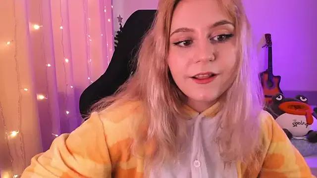Discover our girls online shows and discover the company of countless livestreamers, with stunning shapes, sex toys and more.