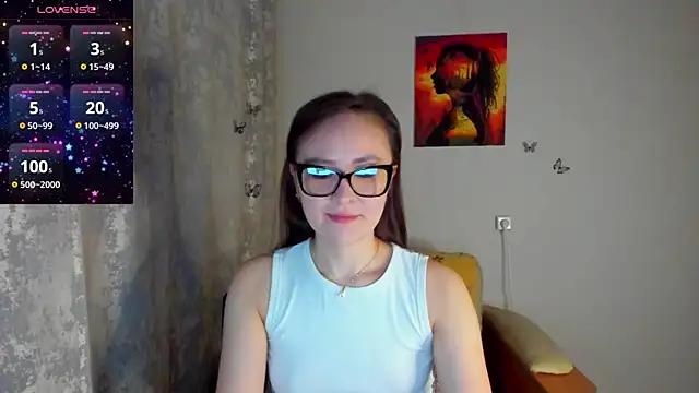 Discover our girls online shows and discover the company of countless livestreamers, with stunning shapes, sex toys and more.