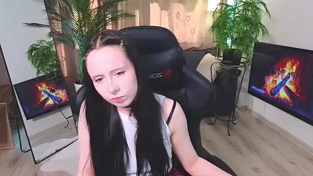 Discover our girls online shows and discover the company of countless livestreamers, with stunning shapes, sex toys and more.