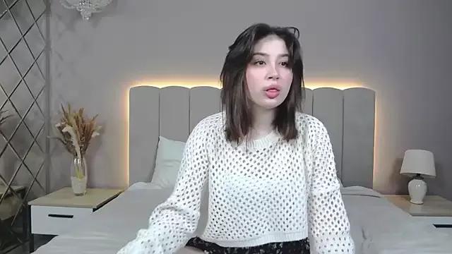 Discover our girls online shows and discover the company of countless livestreamers, with stunning shapes, sex toys and more.