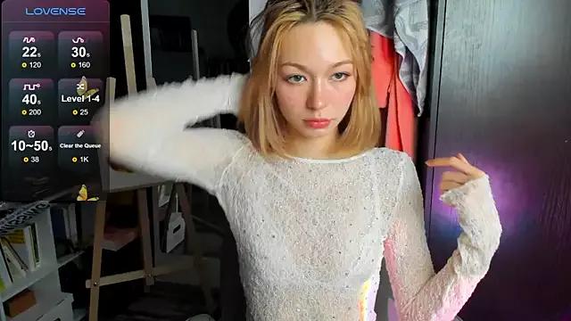 Discover our girls online shows and discover the company of countless livestreamers, with stunning shapes, sex toys and more.