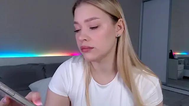 DIANAxxxDIAMOND from StripChat is Freechat